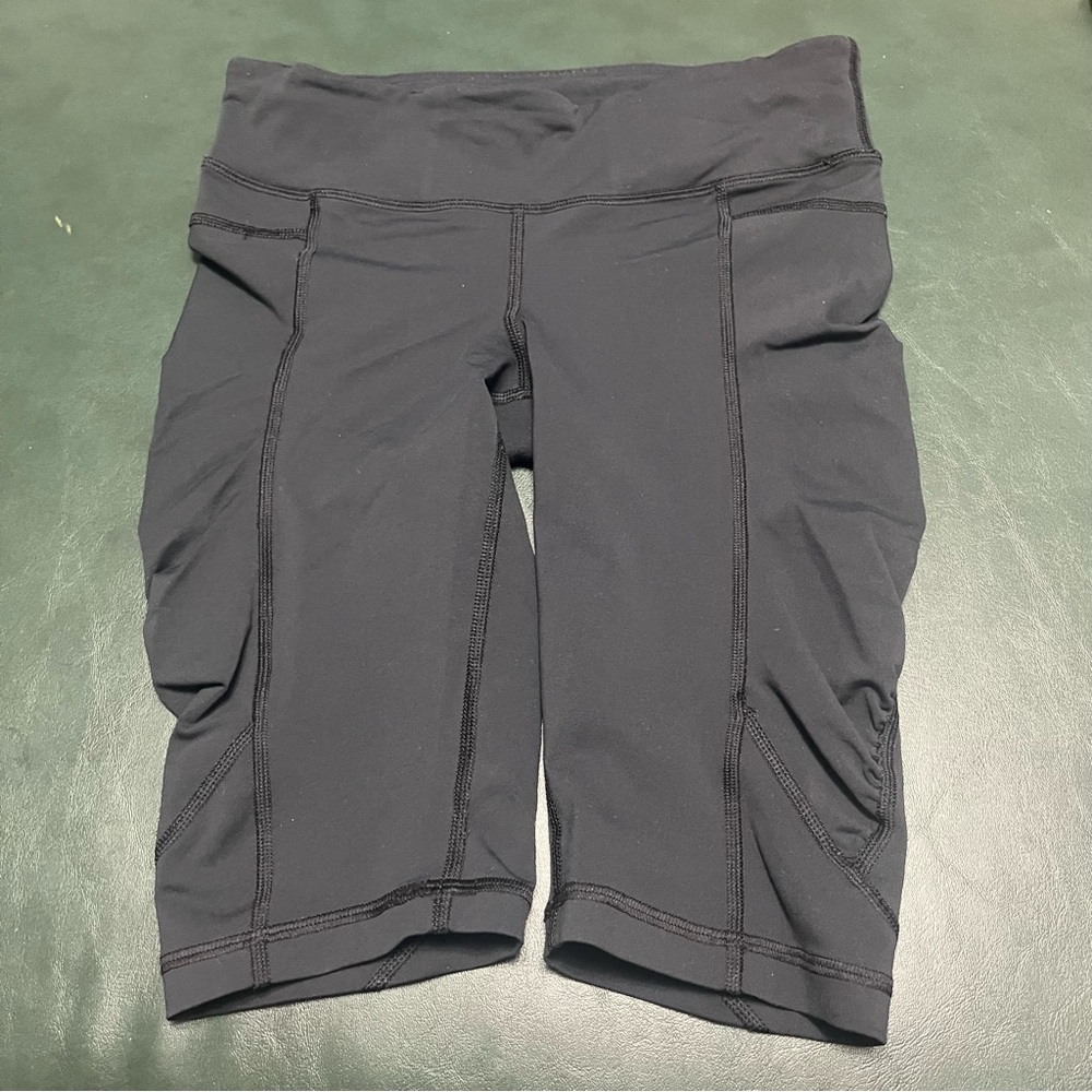 LULULEMON black shorts leggings women’s size 4